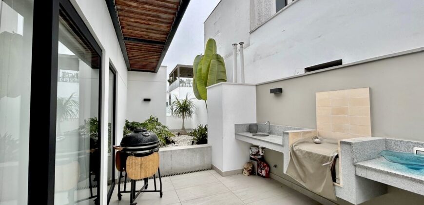 Se vende moderno Penthpuse frente a parque con terraza en Lord Cochrane